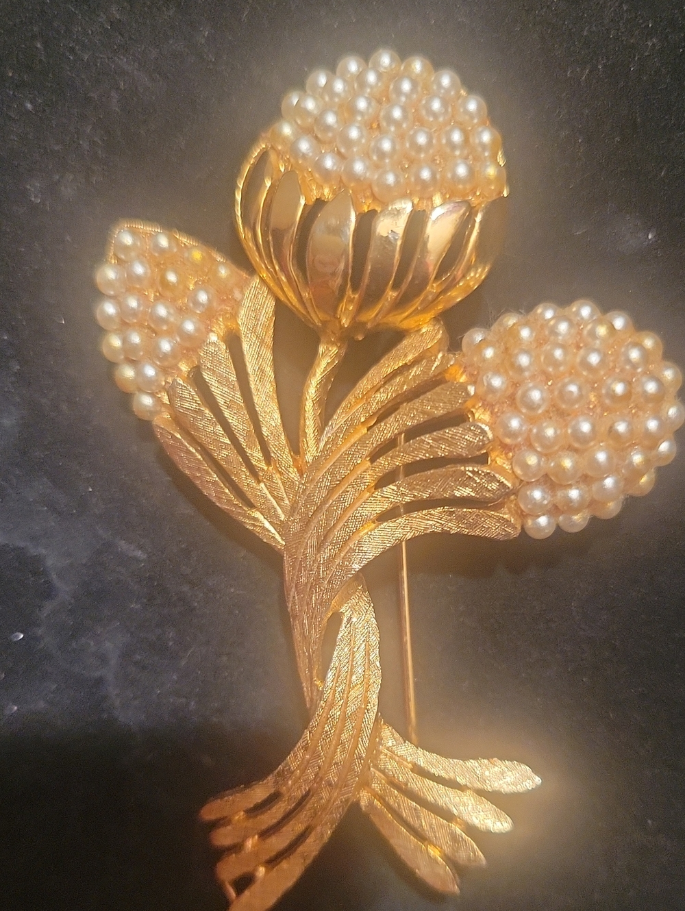 Gold-tone Pearl Floral Brooch - Elegant Women's Jewelry